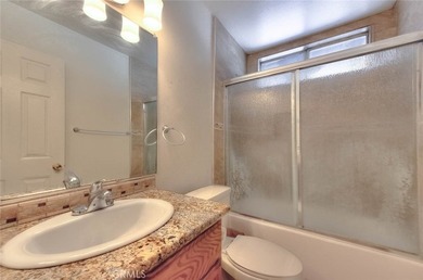 Beautiful 3-bedroom, 2-bath condo featuring an open floor plan - photo 22