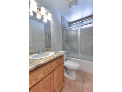 Beautiful 3-bedroom, 2-bath condo featuring an open floor plan - photo 24