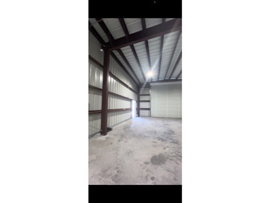 Barndominium ready for you! Fully fenced and gated, Septic - photo 4