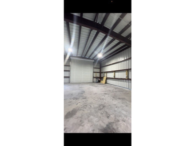 Barndominium ready for you! Fully fenced and gated, Septic - photo 5