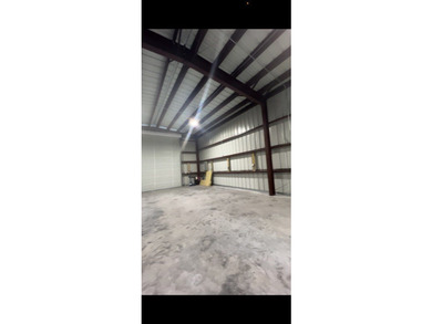 Barndominium ready for you! Fully fenced and gated, Septic - photo 8