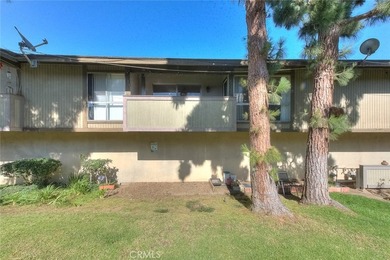 Beautiful 3-bedroom, 2-bath condo featuring an open floor plan - photo 29