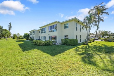 Gorgeous oversized lakefront corner villa in trendy Delray Beach - photo 29