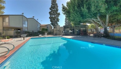 Beautiful 3-bedroom, 2-bath condo featuring an open floor plan - photo 36