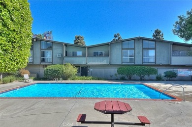 Beautiful 3-bedroom, 2-bath condo featuring an open floor plan - photo 40