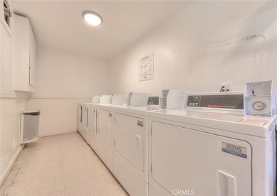 Beautiful 3-bedroom, 2-bath condo featuring an open floor plan - photo 42