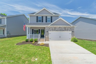 Welcome to 102 East Fortenberry St! This move-in ready 3-bedroom - photo 1