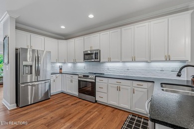 Welcome to 102 East Fortenberry St! This move-in ready 3-bedroom - photo 9