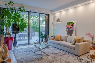 REMODELED LANAI 2/2 UNIT!! With a huge outdoor area (1000sqft) - photo 2