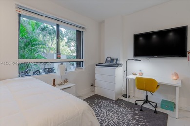 REMODELED LANAI 2/2 UNIT!! With a huge outdoor area (1000sqft) - photo 7