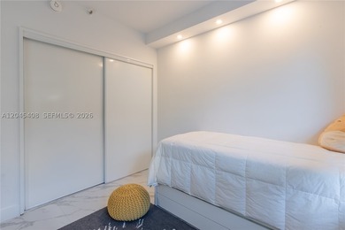 REMODELED LANAI 2/2 UNIT!! With a huge outdoor area (1000sqft) - photo 8