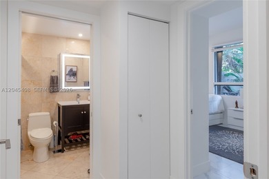 REMODELED LANAI 2/2 UNIT!! With a huge outdoor area (1000sqft) - photo 10