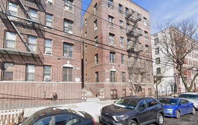 Cash preferred. Priced to Sell. This one-bedroom Co-op unit is - photo 2