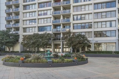High-rise living ! 19th Floor Condo in the heart of Downtown