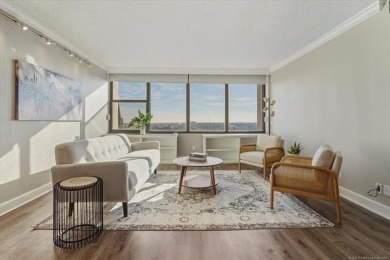 High-rise living ! 19th Floor Condo in the heart of Downtown