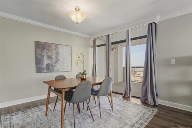 High-rise living ! 19th Floor Condo in the heart of Downtown