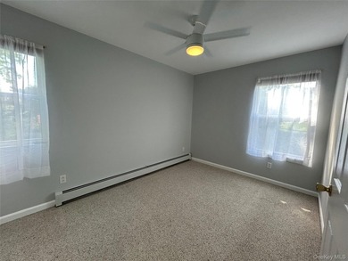 This stunning, meticulously maintained 4-bedroom, 2.5-bath - photo 12