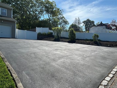 This stunning, meticulously maintained 4-bedroom, 2.5-bath - photo 25
