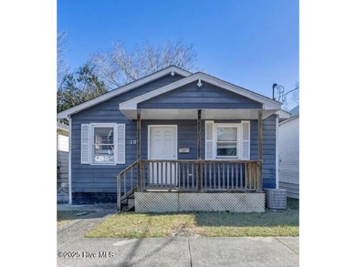 (private lake, pond, coastal) Home Active Under Contract in Wilmington North Carolina