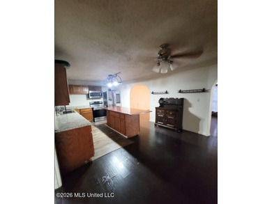 This property offers a unique opportunity with two separate - photo 3