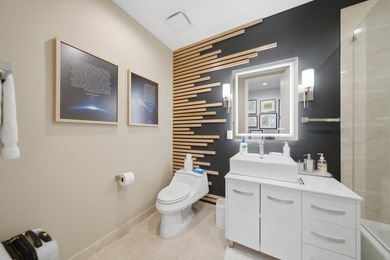 Stunning Renovation at Chicago's Preeminent Address: Trump Tower - photo 24