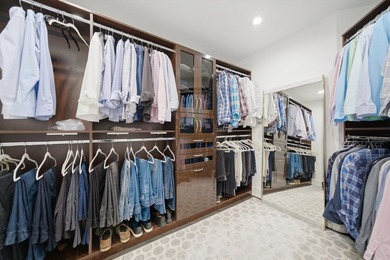 Stunning Renovation at Chicago's Preeminent Address: Trump Tower - photo 25