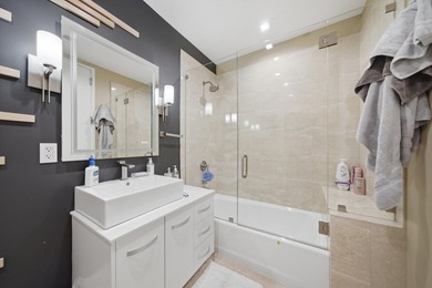Stunning Renovation at Chicago's Preeminent Address: Trump Tower - photo 31