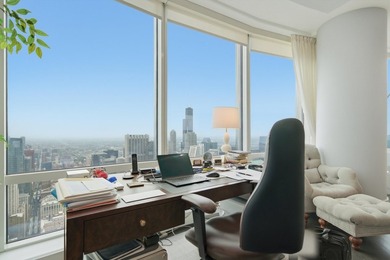 Stunning Renovation at Chicago's Preeminent Address: Trump Tower - photo 32