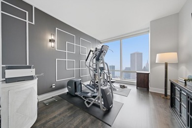 Stunning Renovation at Chicago's Preeminent Address: Trump Tower - photo 34