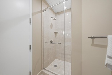 Stunning Renovation at Chicago's Preeminent Address: Trump Tower - photo 36