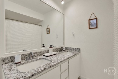 Private renovated oasis located just a short walk to Coffee - photo 38