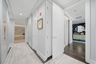 Stunning Renovation at Chicago's Preeminent Address: Trump Tower - photo 42
