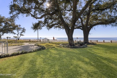 Stunning beachfront bungalow located on a prime corner lot with - photo 4