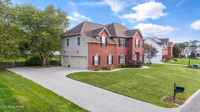 Discover the best of both worlds! This beautiful 3-bedroom, 2 - photo 2