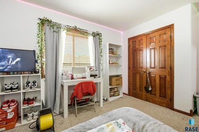 **** Sunday 6/21 Open House is cancelled per seller **** - photo 28