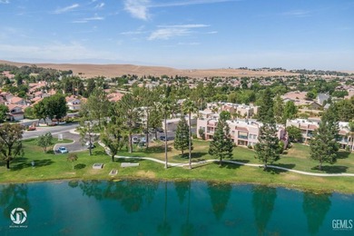 This 3 bedroom 2 bath home has views of the mountains and a - photo 29