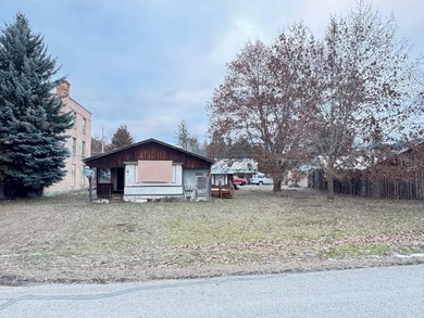 Pend Oreille River Home For Sale in Metaline Falls Washington