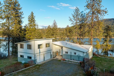 Lake Roosevelt Home For Sale in Kettle Falls Washington