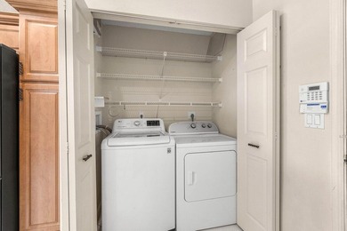 Welcome to this charming 3-bedroom, 2-bathroom single-family - photo 38