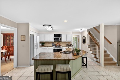 Welcome to this expansive home in Colonnade offering over 5,000 - photo 15