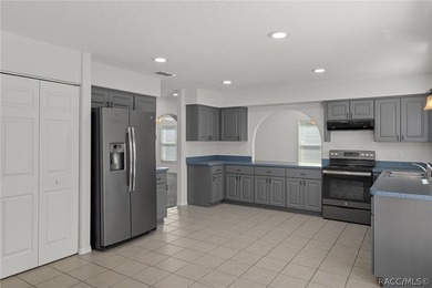 Nestled on a quiet cul-de-sac, this original-owner, custom-built - photo 15