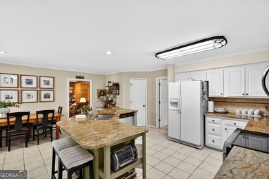 Welcome to this expansive home in Colonnade offering over 5,000 - photo 17