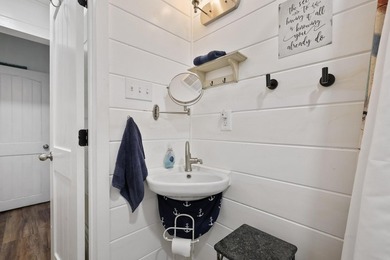 Discover a one-of-a-kind Lake Texoma retreat in the desirable - photo 24
