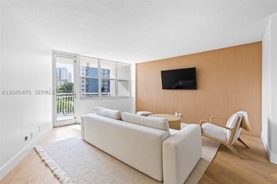 Beautifully updated condo featuring an open layout, stylish - photo 3