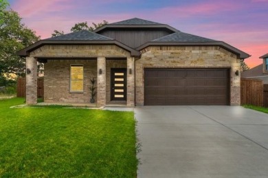 Cedar Creek Lake Home For Sale in Gun Barrel City Texas