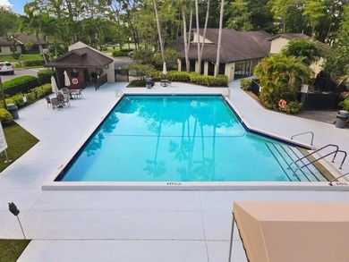 Corner 2-bedroom, 2-bath villa located in the desirable 55+ - photo 2