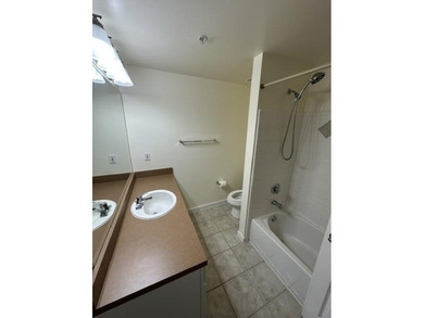 BEAUTIFUL 3 LEVEL TOWN HOME, OVERLOOKING A TRANQUIL LAKE, 2 - photo 11