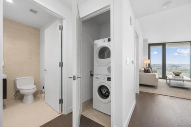 Welcome to Grand One at Sky View Parc. This mint one-bedroom