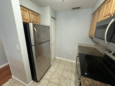 BEAUTIFUL 3 LEVEL TOWN HOME, OVERLOOKING A TRANQUIL LAKE, 2 - photo 17