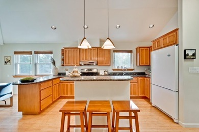 A true hidden gem built in 2005, this turnkey home combines - photo 9